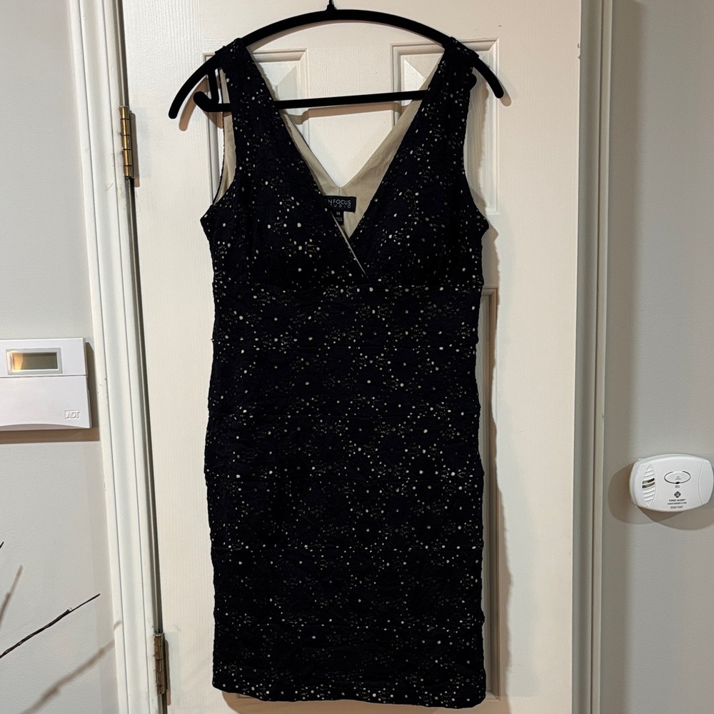 En Focus Studio Black and Tan Inlay V-Neck Dress with Bra